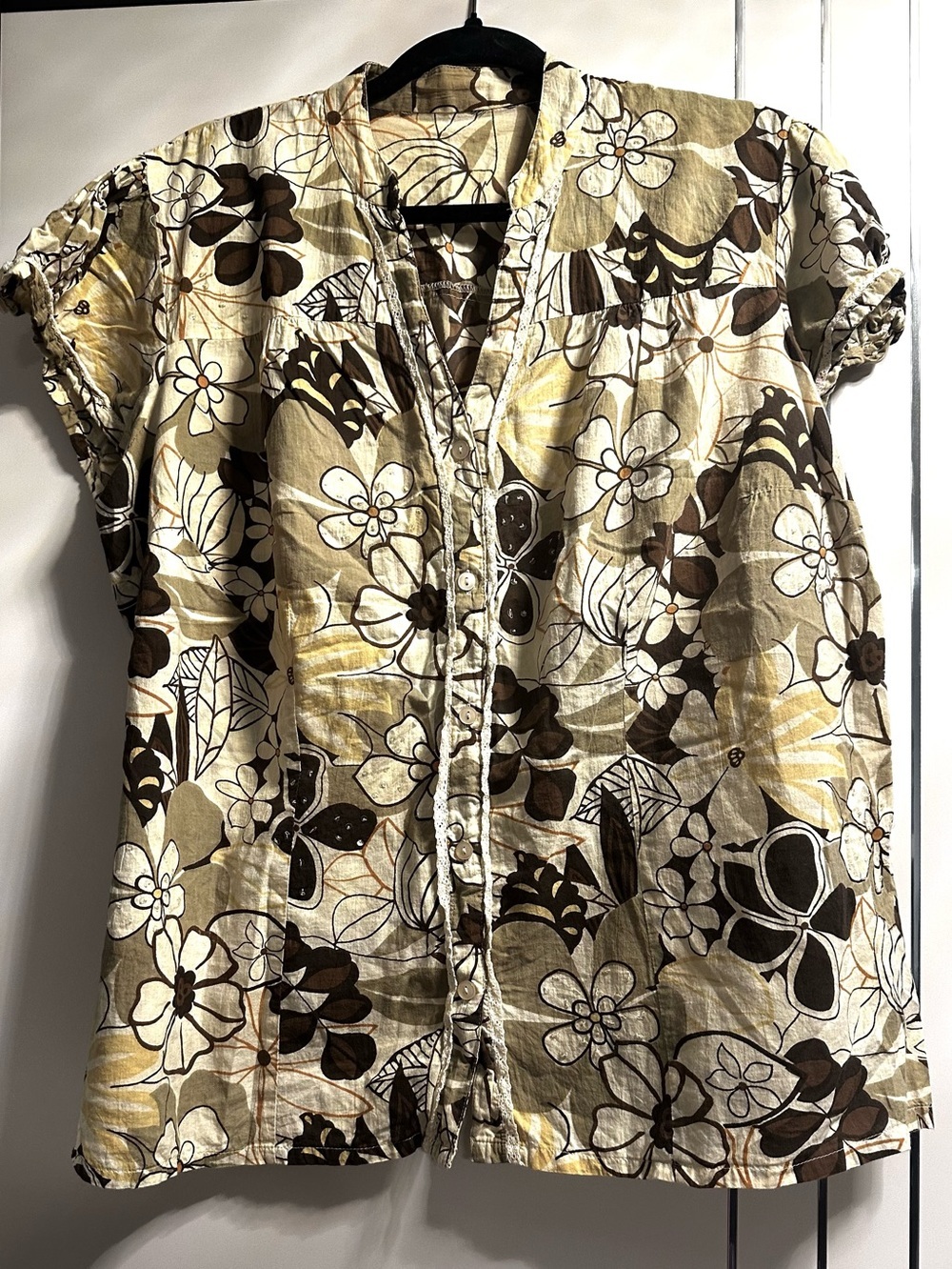 Torrid 2 Floral Button-Front Short Sleeve Cotton Top - Beige/Brown Sequins